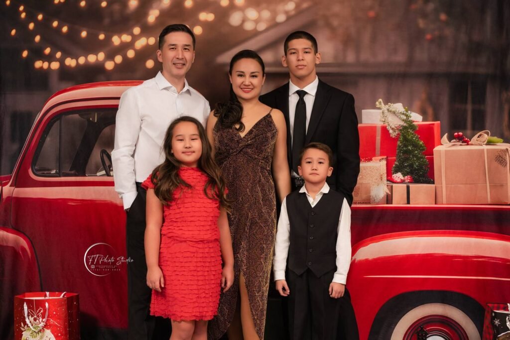 Portrait Studio - Family Christmas Photos